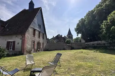Image de Charmante Cure Ancienne avec Jardin et WiFi, Près de Vichy