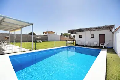 Image de Maison de vacances 'Juliaana' avec piscine privée, terrasse privée et climatisation