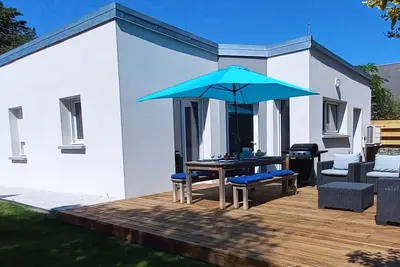 Image de Maison contemporaine, plage à pied, terrain clos, terrasse sud, parking, services inclus