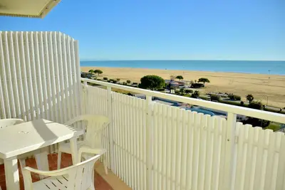 Image de Appartement de vacances avec climatisation et balcon avec vue sur la mer