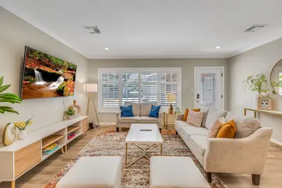 Image de Outstanding Designed Beautiful Home close to Universal Studio & Disney