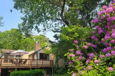 Image de Updated 6 Bedroom Home Close to Everything!