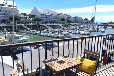 Image de Détente et vue sur le port au Pouliguen