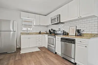 Image de Cute 3 bedroom, 2 bathroom Tudor near Tcu Campus.