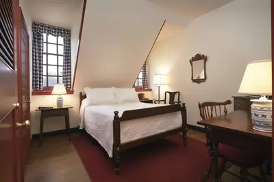 Image de Colonial Williamsburg Tavern Room 1 Queen Bed in a shared building