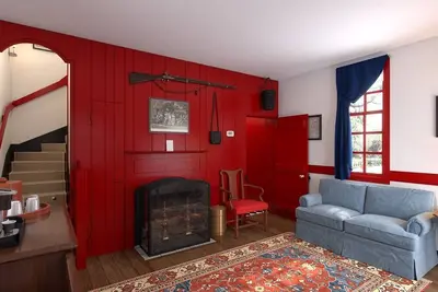 Image de Colonial Williamsburg Two Bedroom Standalone House with Living Room