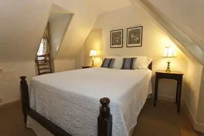 Image de Colonial Williamsburg Single Bedroom Standalone House with Living Room