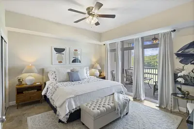 Image de Lake Getaway: 3 bed&2 bath, In/Outdoor Pools! 3103