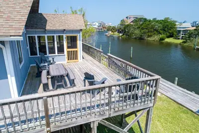 Image de Summer Savings - Canalfront Home with Hot Tub, Private Boat Dock, and Smart TVs