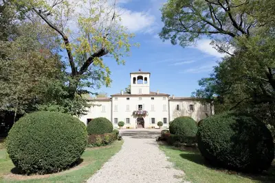 Image de Cozy house, in a villa nestled in the Parma countryside.