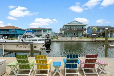 Image de Off the Charts | Canal Front, Boat Dock + Kayaks!