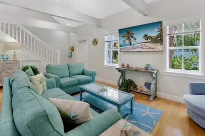 Image de **The Pirate’S Penthouse @ Bahama Village** Condo + Last Key Services…