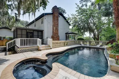 Image de Chic Georgia Getaway w/ Pool & Deck, Near Beaches!