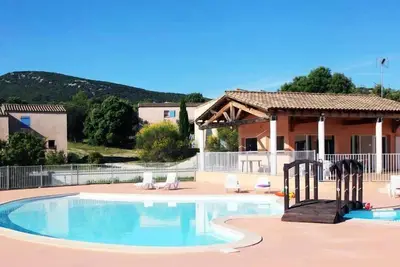 Image de Maisons à Sauve avec Piscines et Sauna