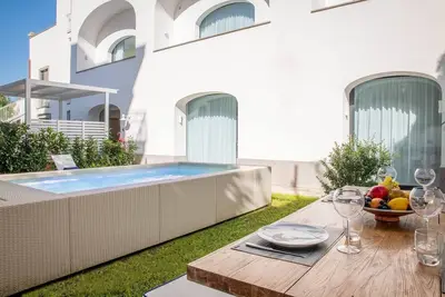 Image de Rentals in Italy - Jacaranda House with private garden and minipool