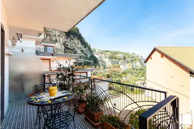 Image de Rentals in Italy - Casa Serena in Sorrento city center with lovely balcony