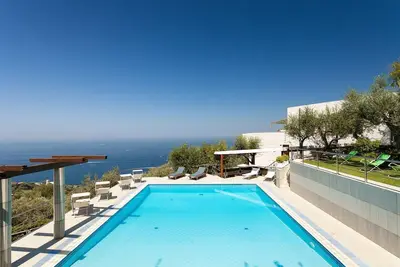 Image de Rentals in italy - Villa Felicia with sea view, infinity pool and ample garden