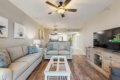 Image de Gulf-front condo with washer/dryer, pools, hot tub, fitness room, & beach access