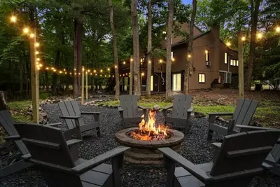 Image de Modern Poconos Elegance Fire Pit, Hot Tub, Games
