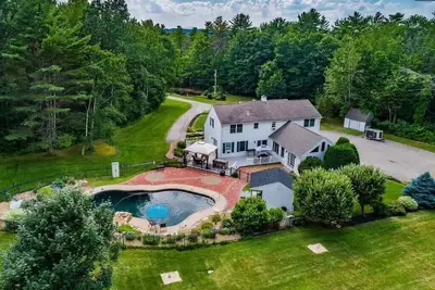 Image de Gilford Getaway - Pool & Hot Tub - Lakes Region