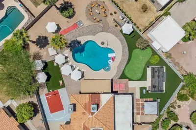 Image de Modern Luxury Scottsdale Resort! Pool, Golf, Games