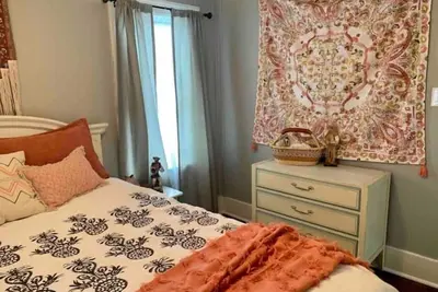 Image de Boho Bungalow off Main-one block from Lovely Park