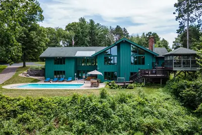Image de Gorgeous house and property on Scenic Lake Wissota.