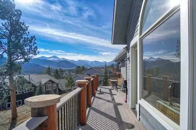 Image de Spacious condo with two living rooms, large balcony, and views of Rmnp!