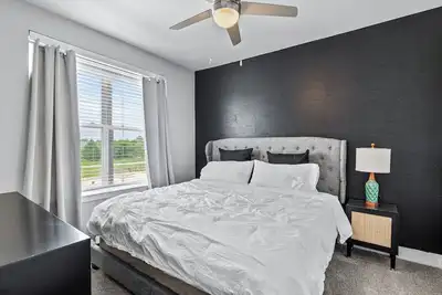 Image de Cozy 2 Br king bed, lux pool Dfw