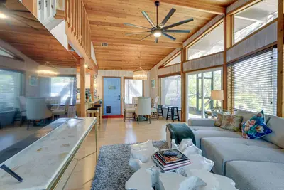 Image de Scenic Siesta Key Home ~ 1 Mi to Village & Beach!
