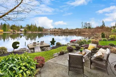 Image de Lakeshore Serene Modern House| Dock| Billiard |Gym
