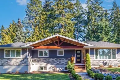 Image de Mercer Island Modern Family-Friendly Home | I-90