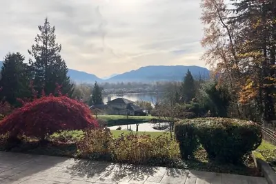 Image de Elegant 4400sf Villa w\/ Lk. & Mt. view | Sammamish