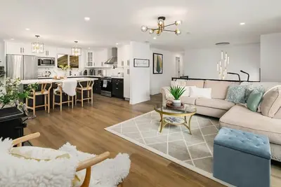Image de Brand New Designer’s High-End 4br Retreat