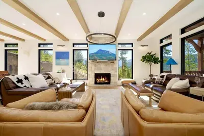Image de Swiss Chalet: Hot Tub, Basketball Game, Lake Views