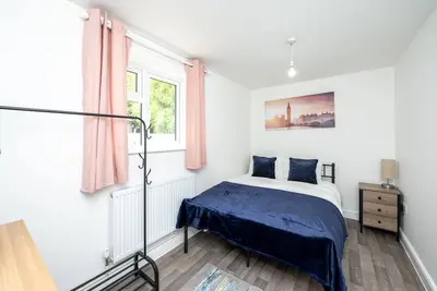 Image de Room 2-Traditionelle-Studio-Douche-Vue sur Jardin