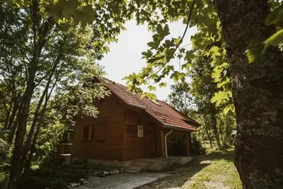 Image de Charming wood house with outdoor hot tub located in National park Plitvice lake.