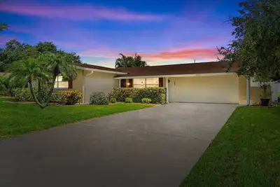 Image de St Pete/Clearwater Beach House. 3 Minutes to Indian Rocks Beach. Come Stay!