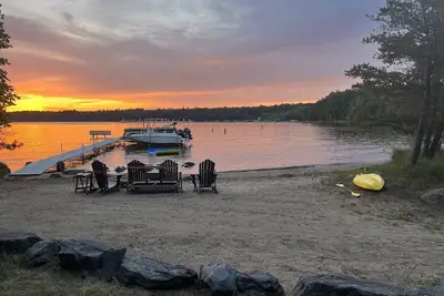 Image de Large Cabin with Sandy Beach Lakefront on Whitefish Chain and lakeview Hot tub!