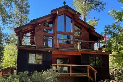 Image de Mountain cabin with amazing views, hot tub, office & Pac-Man arcade near skiing