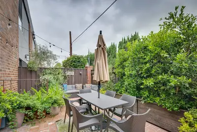 Image de Modern Beverly Hills Townhome: 5 Mi to Hollywood!