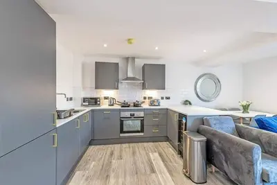 1 Bed Apt near Winkley Square
