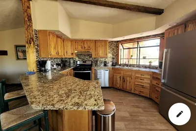 Image de Geronimo cabin, named in honor of the legendary Apache Warrior, Amazing views!