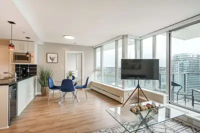 Image de Downtown Condo with Gorgeous Water Views with Parking