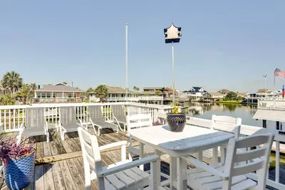 Image de < 1 Mi to Ocean: Water-View Home in Jamaica Beach