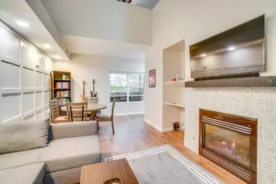 Image de 16 Mi to Dia: Townhome w/ Fireplace in Aurora