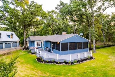 Image de Immaculant Lakefront Views- Hot Tub, Beach Area, Firepit, Enclosed Porch, Dock