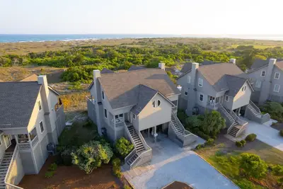 Image de Serenity Point Ocean View~King Master~Two Beaches!