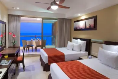 Image de Sunset Plaza Beach Resort & Spa\nOcean Front Room