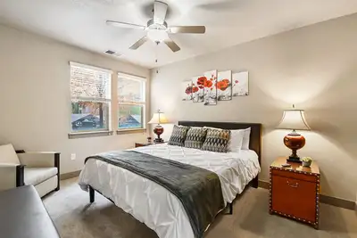 Image de Calif-King Suite on 1st Floor - W@H w/1g Internet!